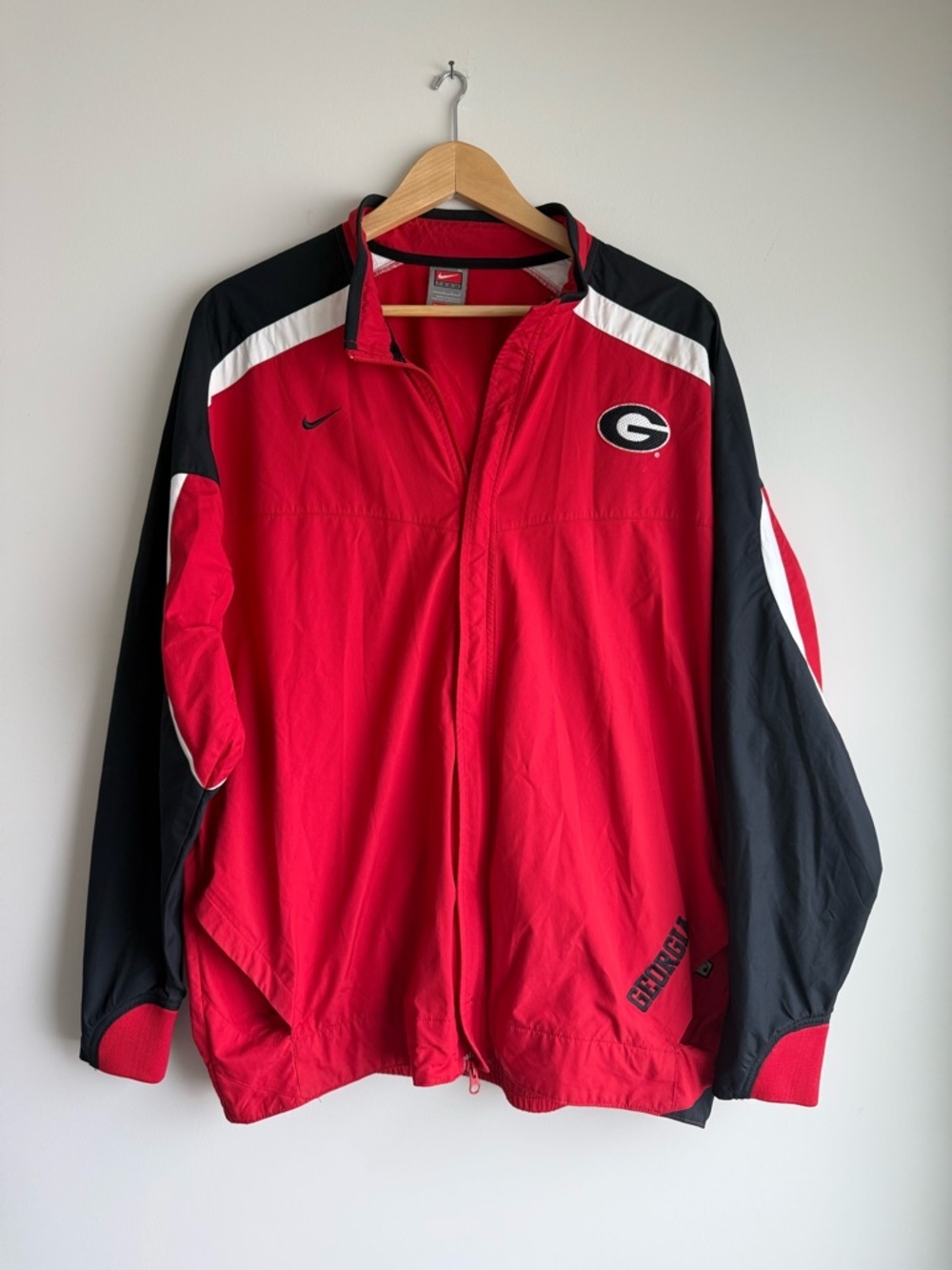 Nike Team Georgia Bulldogs Windbreaker Jacket Red Black Size L UGA Fit Storm